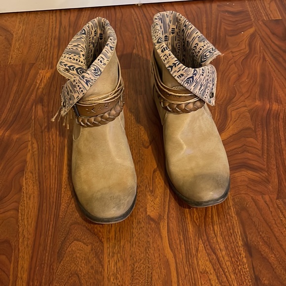 Tan, Roxy Booties - Picture 3 of 6